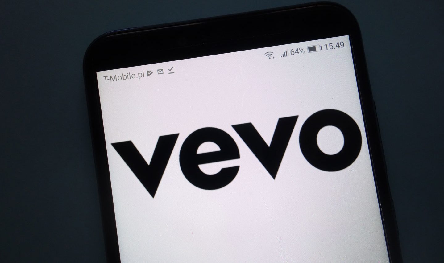 Как получить музыкальное видео на Vevo